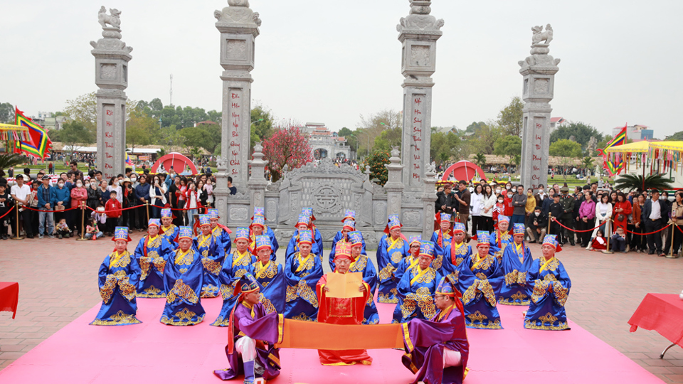 Lễ tế diễn ra trang nghiêm tại Đền Xương Giang.