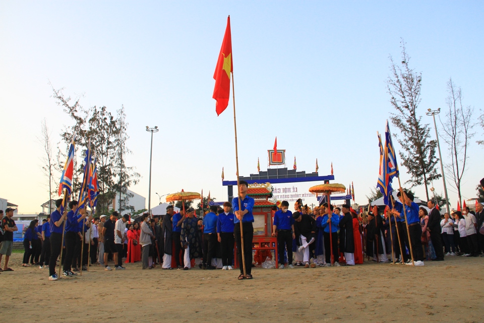 Sáng 29/2, tại Công viên biển Hà Khê (đường Nguyễn Tất Thành), Lễ hội Cầu ngư truyền thống quận Thanh Khê năm 2024 đã diễn ra với sự tham dự đông đảo của bà con nhân dân và du khách.