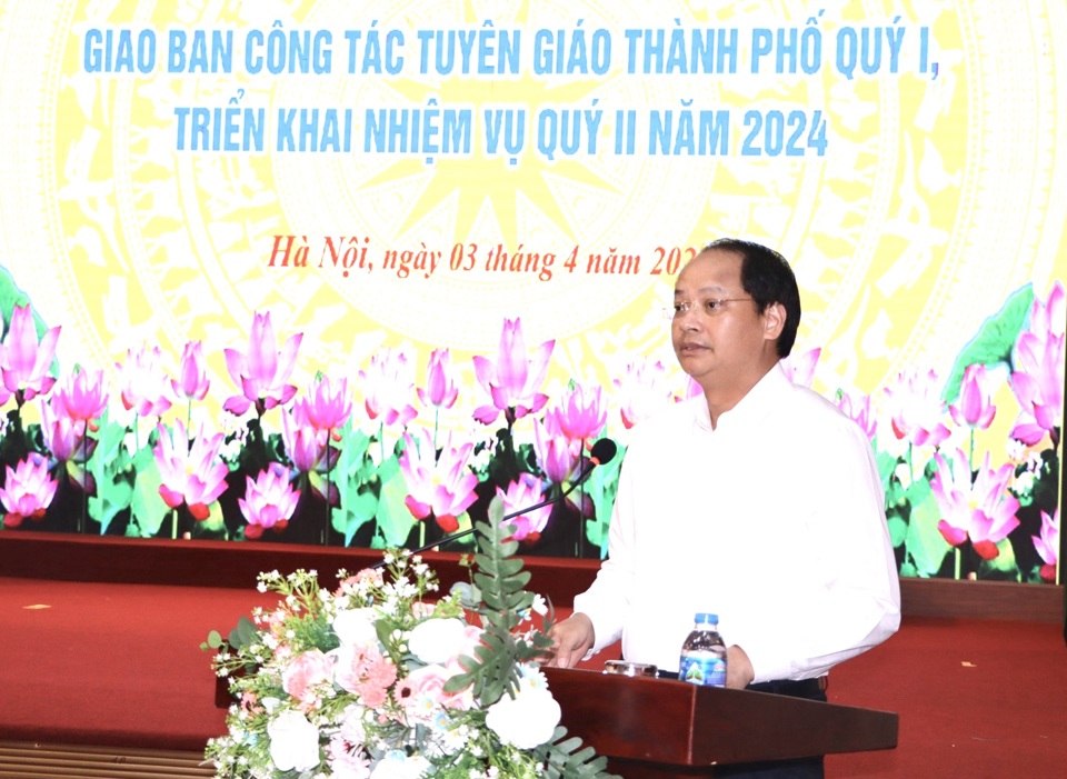 Trưởng ban Tuyên giáo Thành uỷ Nguyễn Doãn Toản phát biểu tại cuộc giao ban.