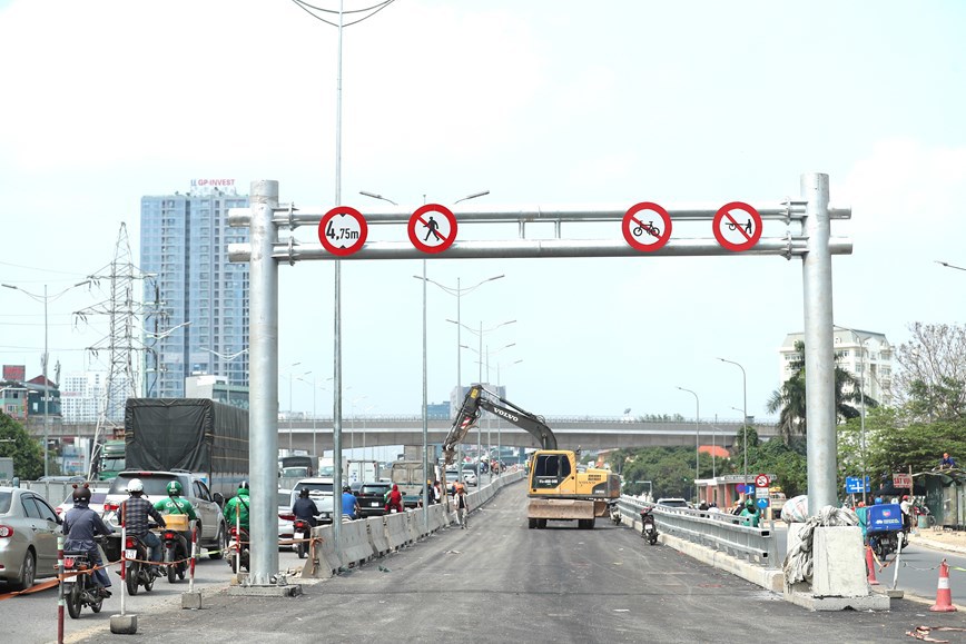 Phương tiện đi lại thế nào khi 2 cầu vượt thép Mai Dịch thông xe? - Ảnh 3