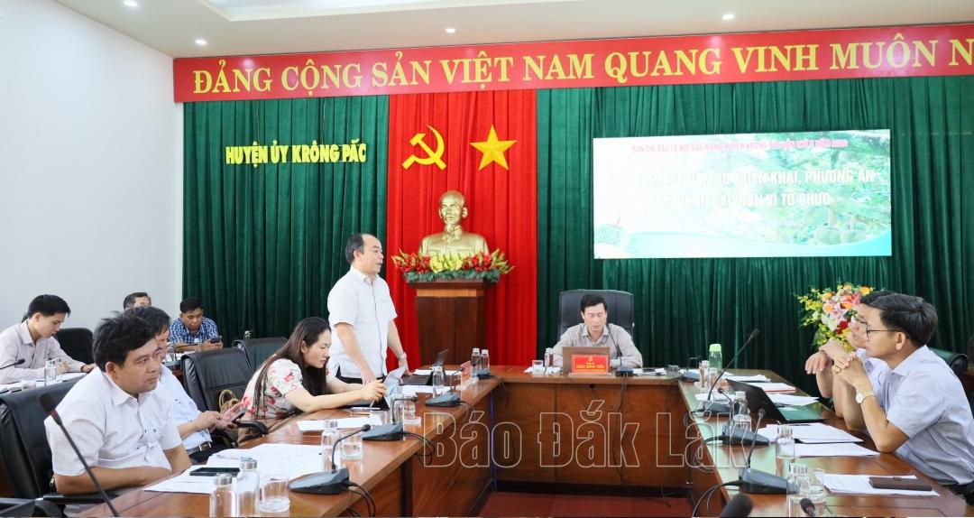 Các thành viên tham gia cuộc họp.