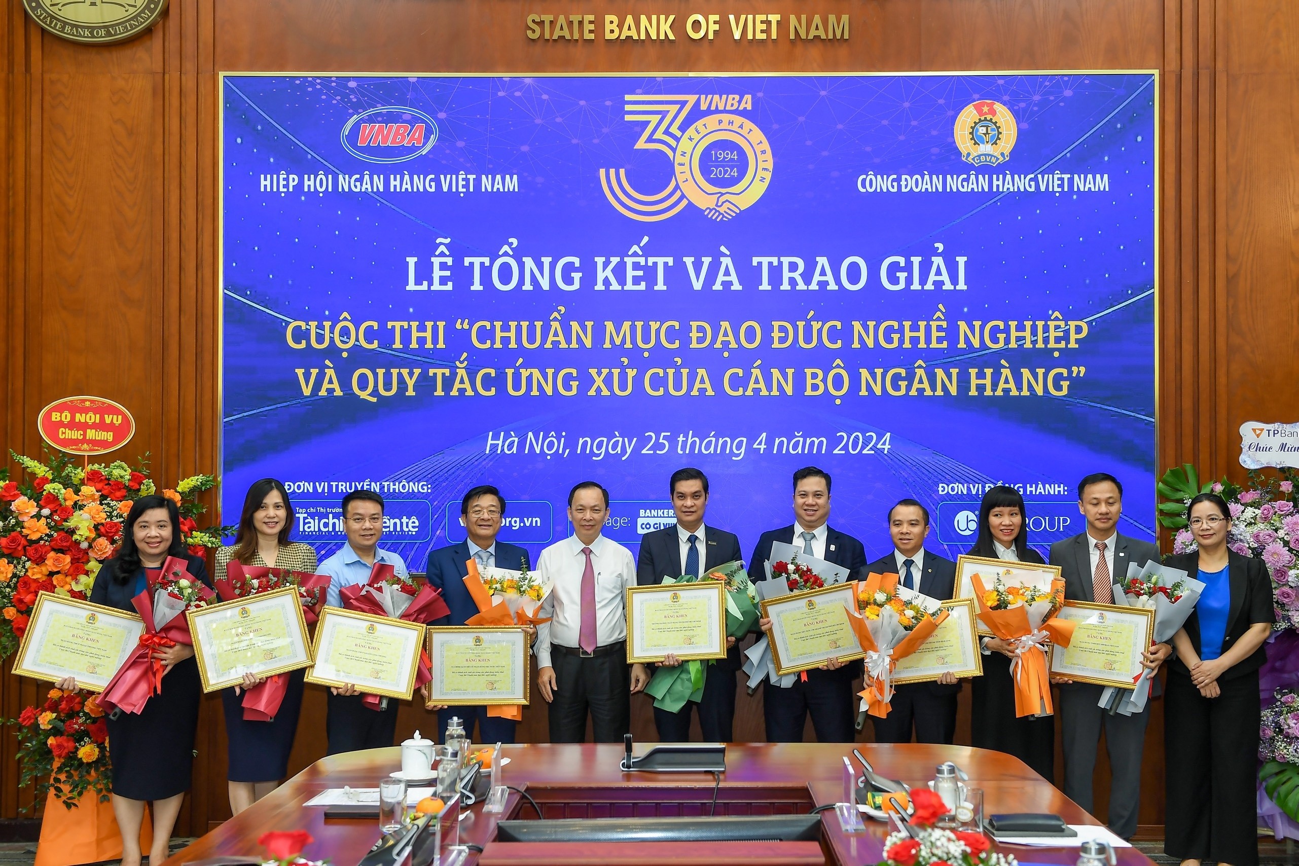 Trao giải cuộc thi Chuẩn mực đạo đức nghề nghiệp ngành ngân hàng