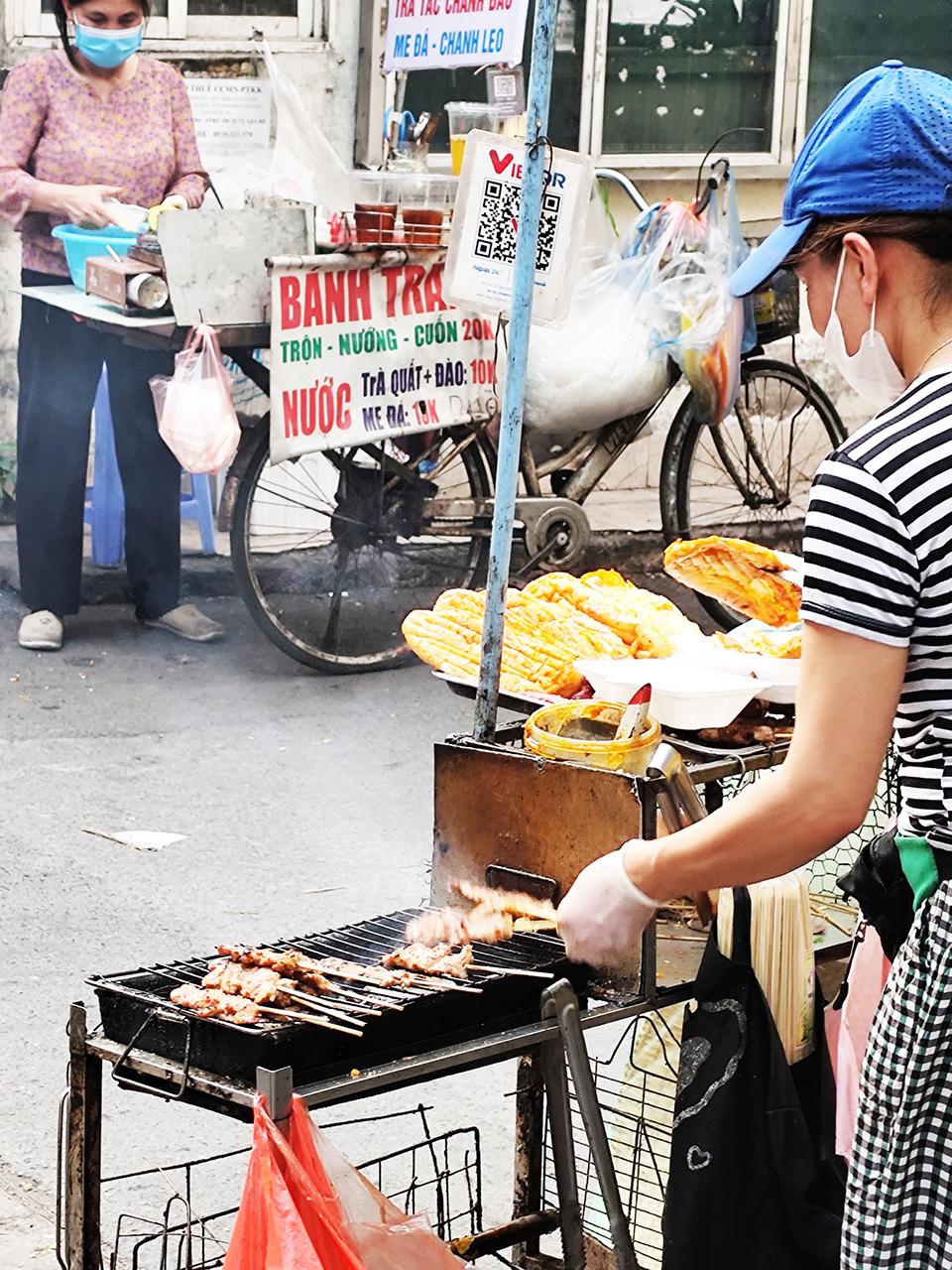 Nắng nóng càng là thời gian thuận lợi để vi khuẩn sinh sôi, dẫn đến thực phẩm càng dễ bị nhiễm bẩn gây ngộ độc. 