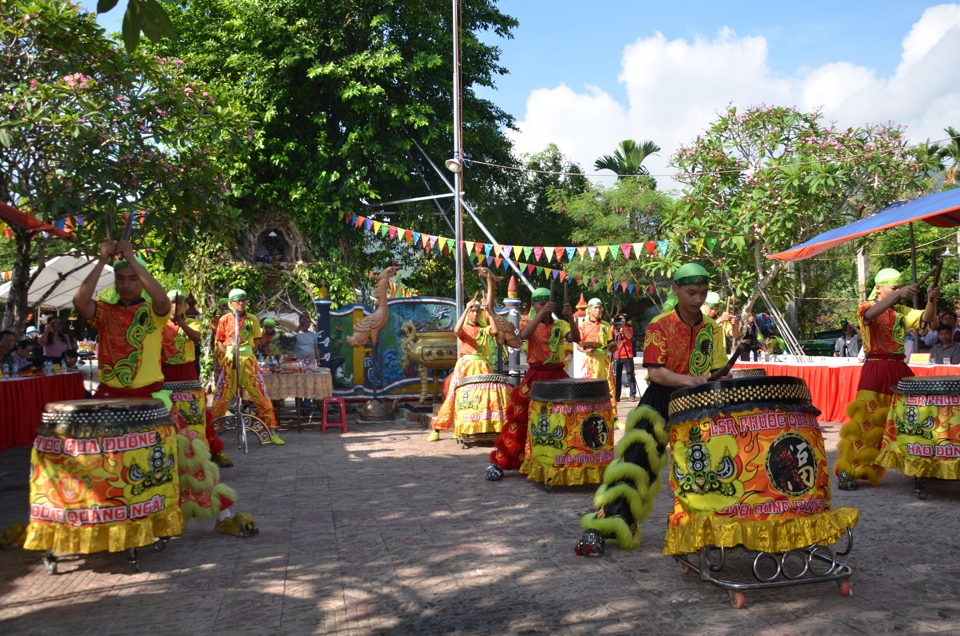 Lễ hội Điện Trường Bà do cộng đồng người Việt, người Cor sáng tạo và giữ gìn truyền từ thế hệ này sang thế hệ khác, được tổ chức hằng năm vào ngày 15 và 16/4 (âm lịch). Đây cũng là niềm tự hào của người dân đất quế Trà Bồng.