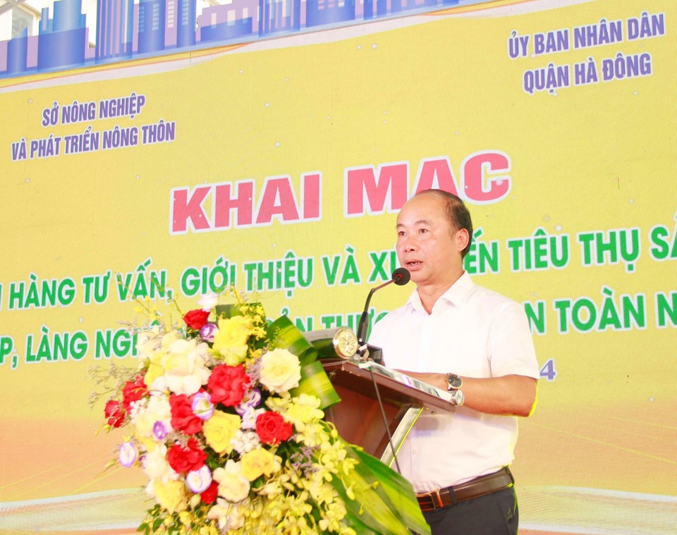 Phó Giám đốc Sở NN&PTNT Hà Nội Nguyễn Đình Hoa phát biểu khai mạc tuần lễ.