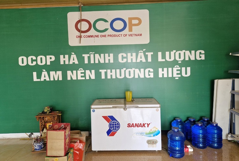 Chất lượng, thương hiệu sản phẩm OC0P là yếu tố quan trọng, giúp người tiêu dùng lựa chọn sản phẩm đặc trưng vùng miền đảm bảo sạch, an toàn cho sức khỏe. Vậy nhưng, nghịch lý là hiện nay tại một số cửa hàng ở Hà Tĩnh  bày bán những sản phẩm có dấu hiệu không đạt tiêu chuẩn chất lượng 