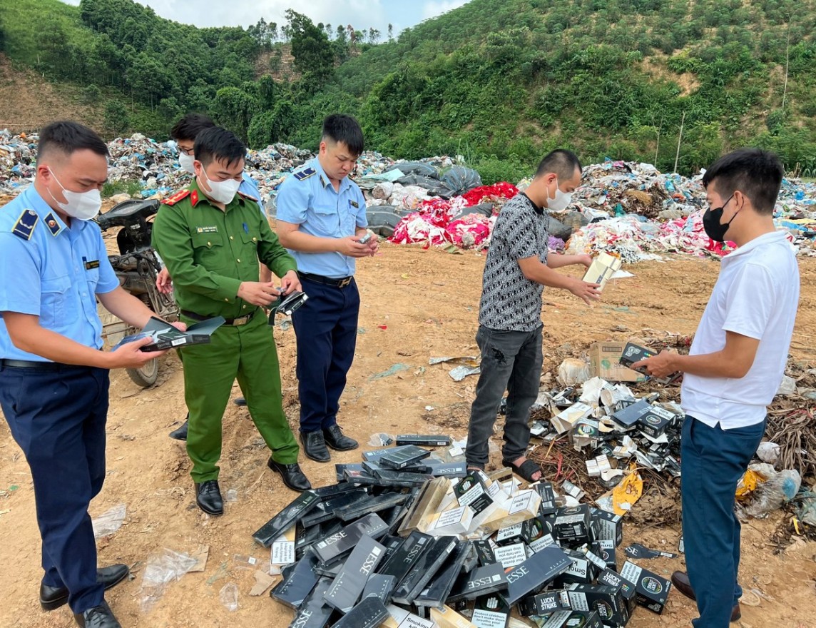 Yên Bái: Tiêu hủy 1.150 bao thuốc lá điếu nhập lậu các loại