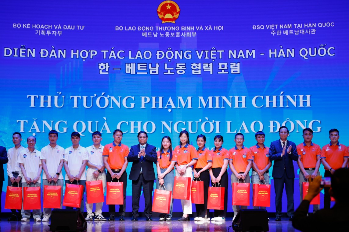 Thủ tướng: Hợp tác kinh tế, lao động tiếp tục là trụ cột quan trọng trong quan hệ song phương