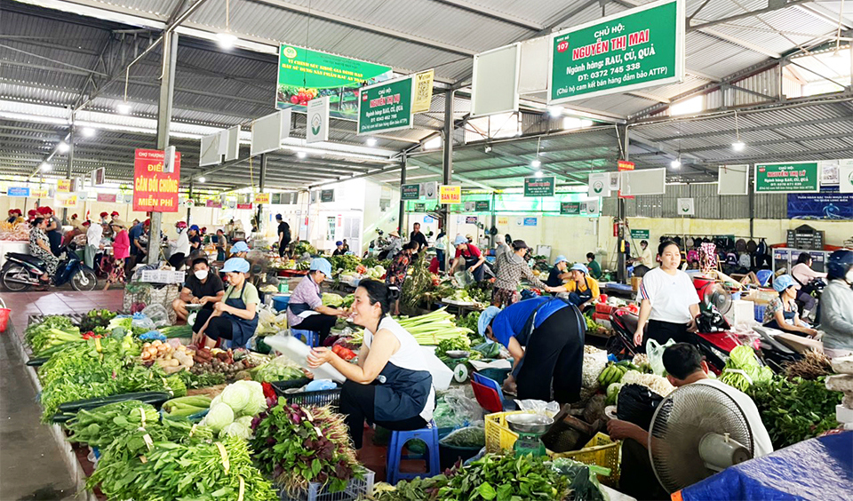 Người tiêu dùng thận trọng lựa chọn, chế biến, bảo quản và sử dụng thực phẩm an toàn.