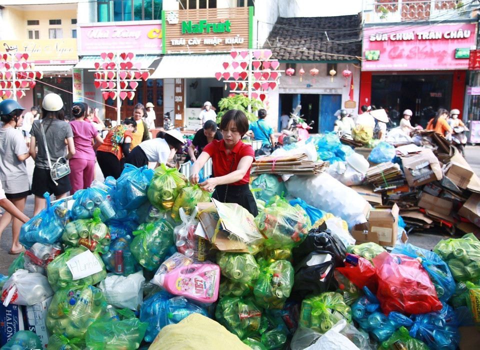 Hội Liên hiệp Phụ nữ các địa phương đã và đang phát huy vai trò quan trọng trong các mô hình thu gom rác sáng tạo, hiệu quả.