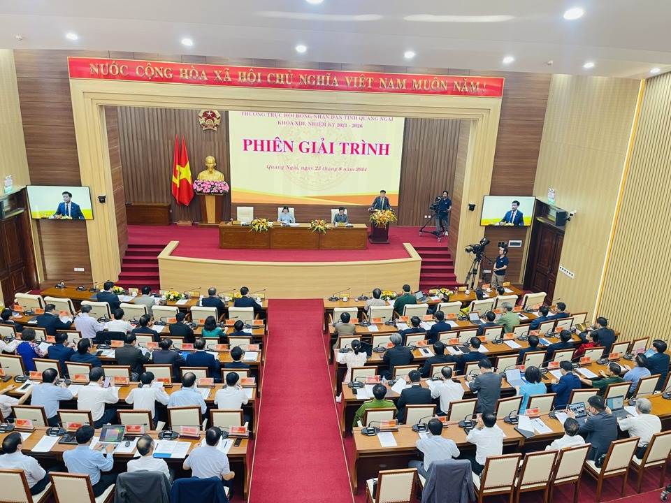 Quang cảnh phiên giải trình.