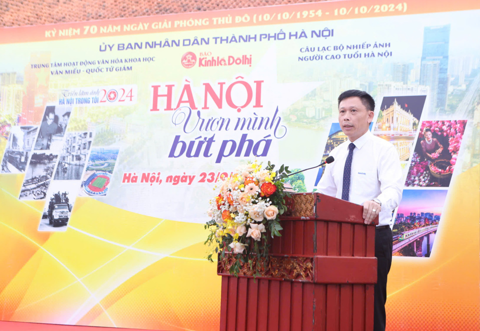 Tổng Biên tập Báo Kinh tế & Đô thị Nguyễn Thành Lợi - Trưởng ban Tổ chức Triển lãm phát biểu khai mạc triển lãm ảnh