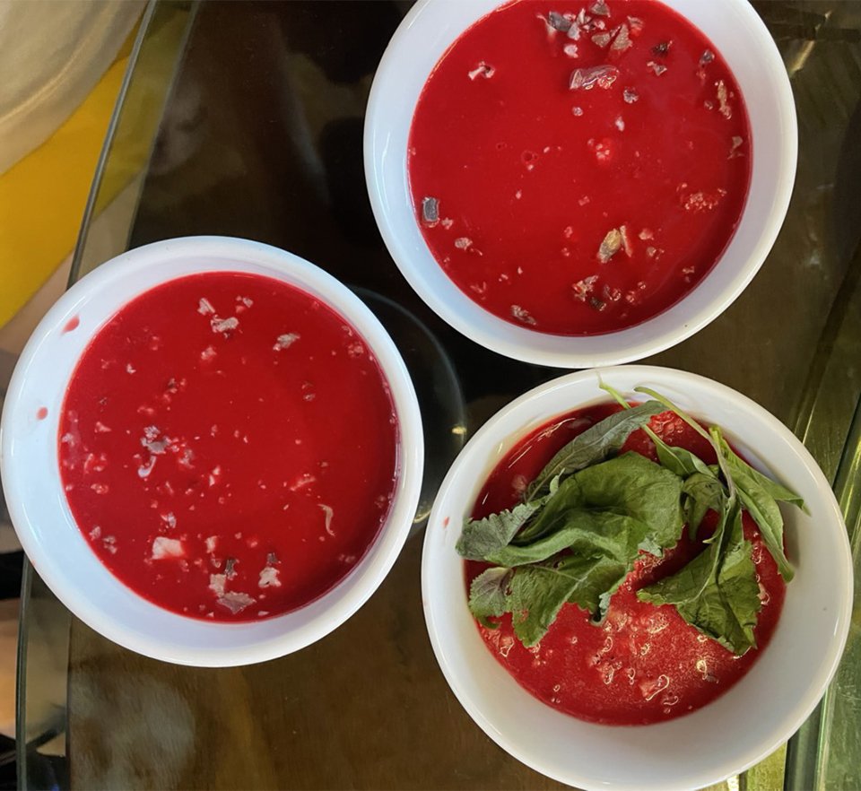 Để phòng bệnh, người dân không nên ăn tiết canh sống.
