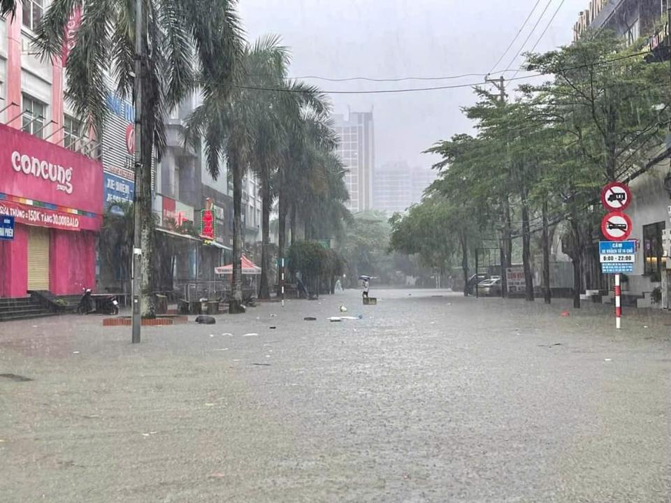 Mưa lớn kéo dài trên diện rộng, cảnh báo nguy cơ ngập lũ ở miền xuôi và sạt lở, lũ quét ở miền núi.