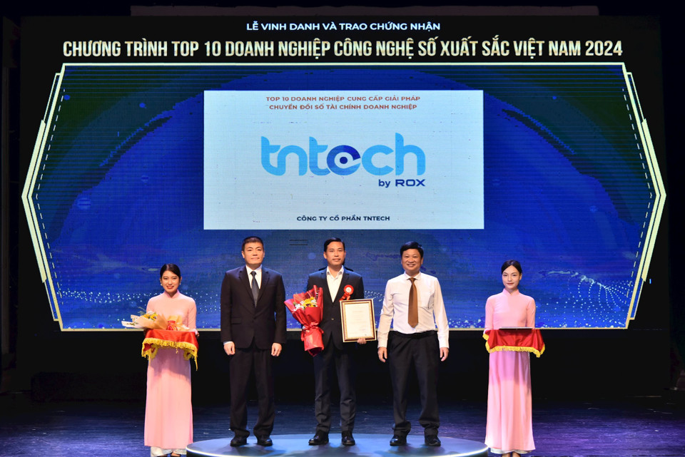 TNTech được vinh danh Top 10 DN Công nghệ số xuất sắc Việt Nam năm 2024 - Ảnh 1