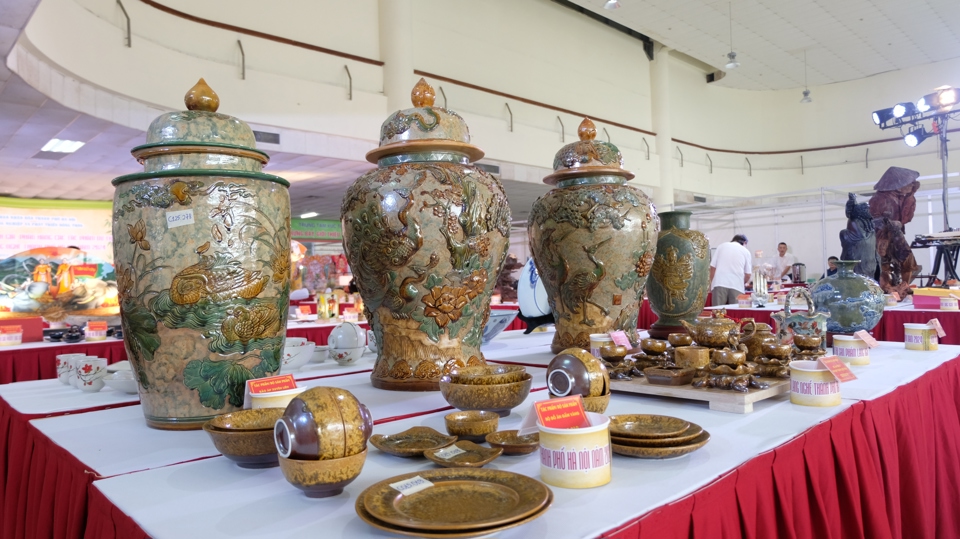Các tiêu chí chấm điểm cụ thể được áp dụng phải thực sự là sản phẩm thủ công mỹ nghệ có tính sáng tạo, tiêu biểu, tinh hoa, thẩm mỹ, mang giá trị truyền thống, thân thiện với môi trường và có tính thương mại trong số các sản phẩm cùng loại dự thi, đáp ứng đầy đủ các tiêu chí của Hội thi đề ra.
