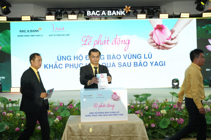 CBNV BAC A BANK tích cực ủng bộ đồng bào vùng bão lũ khắc phục hậu quả.