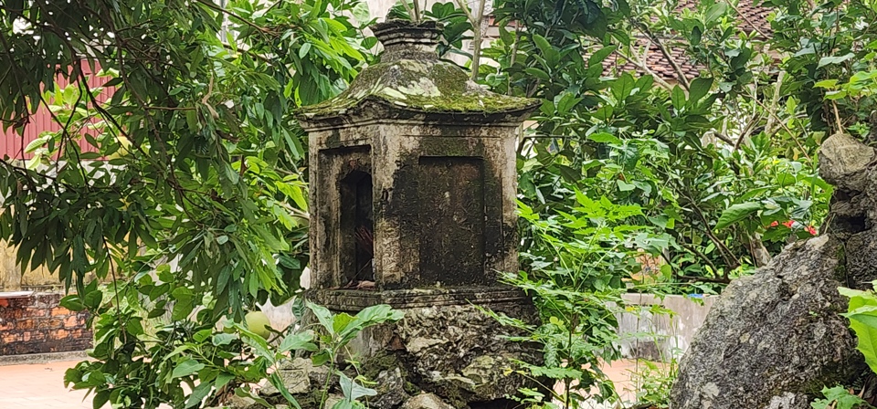 Về làng Cổ Am du khách như đi lạc vào những kiến trúc cổ vượt thời gian. Ảnh: Tiến Bảo
