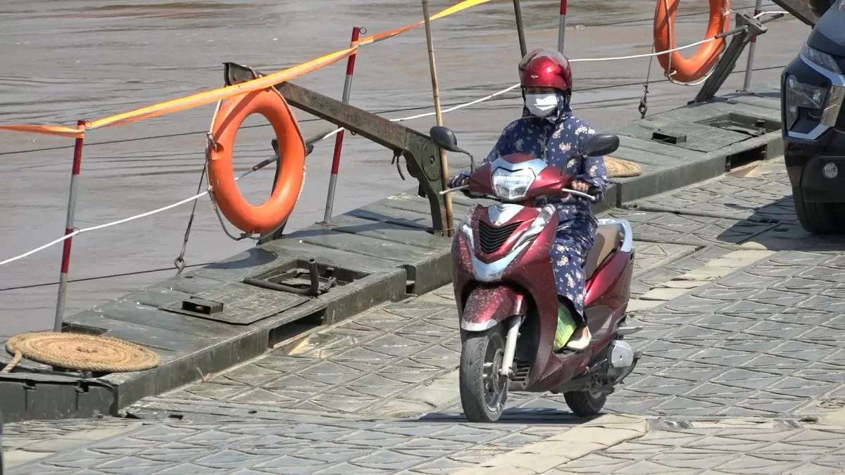 Người dân Phú Thọ vui mừng khi cầu phao Phong Châu hoạt động trở lại Người dân Phú Thọ vui mừng khi cầu phao Phong Châu hoạt động trở lại