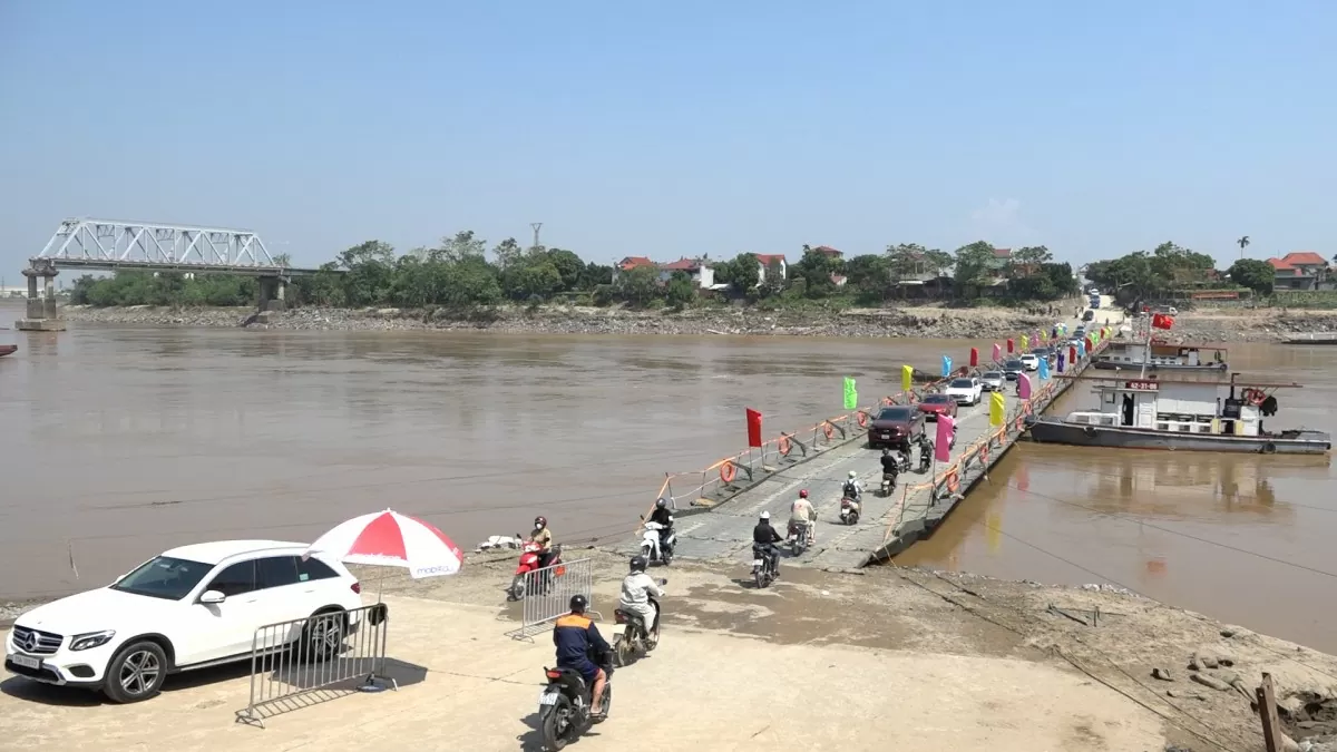Người dân Phú Thọ vui mừng khi cầu phao Phong Châu hoạt động trở lại Người dân Phú Thọ vui mừng khi cầu phao Phong Châu hoạt động trở lại