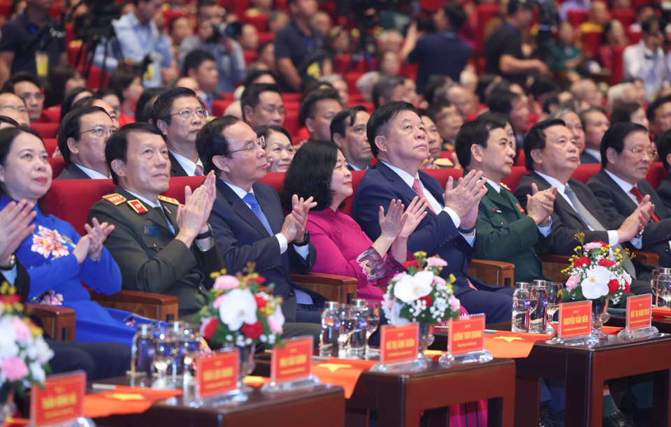 Các đồng chí lãnh đạo T.Ư, bộ, ban, ngành, TP Hà Nội dự Lễ kỷ niệm.