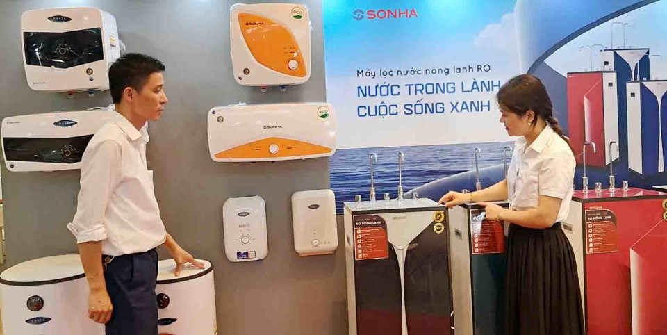 Tập đoàn Sơn Hà giới thiệu sản phẩm tại Hội chợ sản phẩm công nghiệp chủ lực TP. Hà Nội năm 2024. Ảnh: Hoài Nam