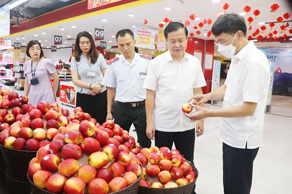 Đoàn liên ngành kiểm tra ATTP tại Hà Nội.