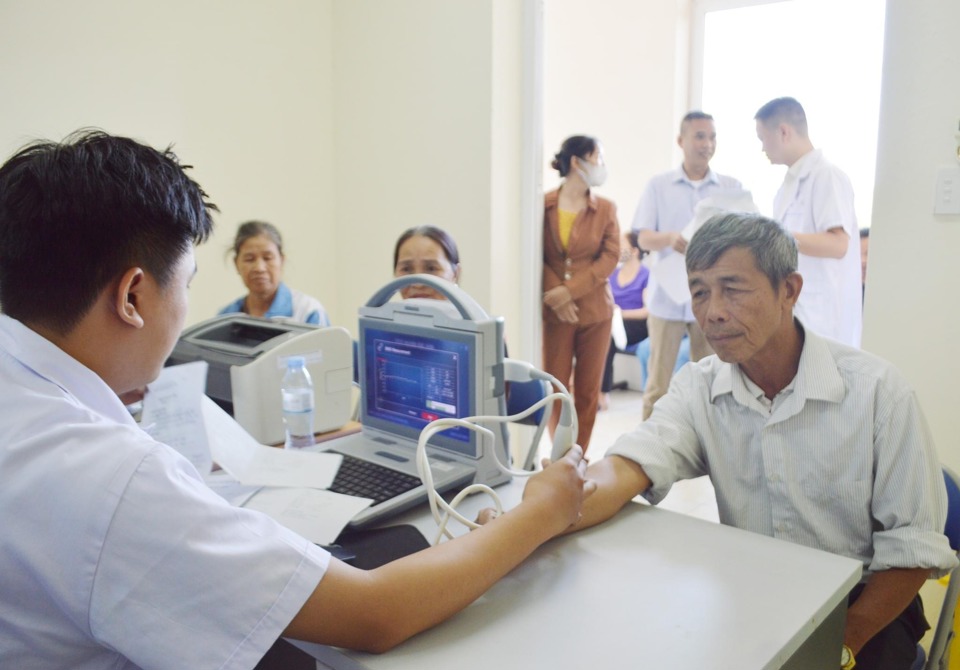 Bên cạnh đó, mỗi cán bộ, hội viên Hội Nông dân tại 26 xã, thị trấn còn được cấp miễn phí một số thuốc bổ cần thiết.