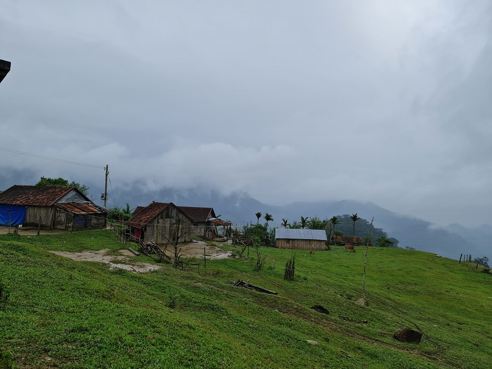 Thôn Quế (xã Trà Bùi), nơi có nhiều trường hợp sinh con tại nhà.