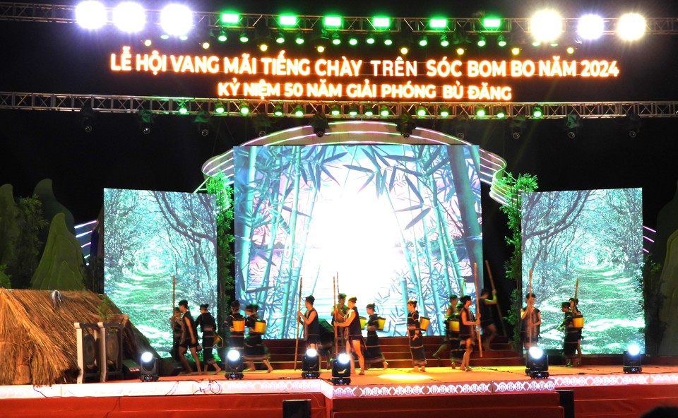 Ấn tượng Lễ hội “Vang mãi tiếng chày trên sóc Bom Bo” - Ảnh 1