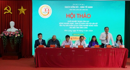 Các chuyên gia, các nhà khoa học tham gia phiên thảo luận trong hội thảo.