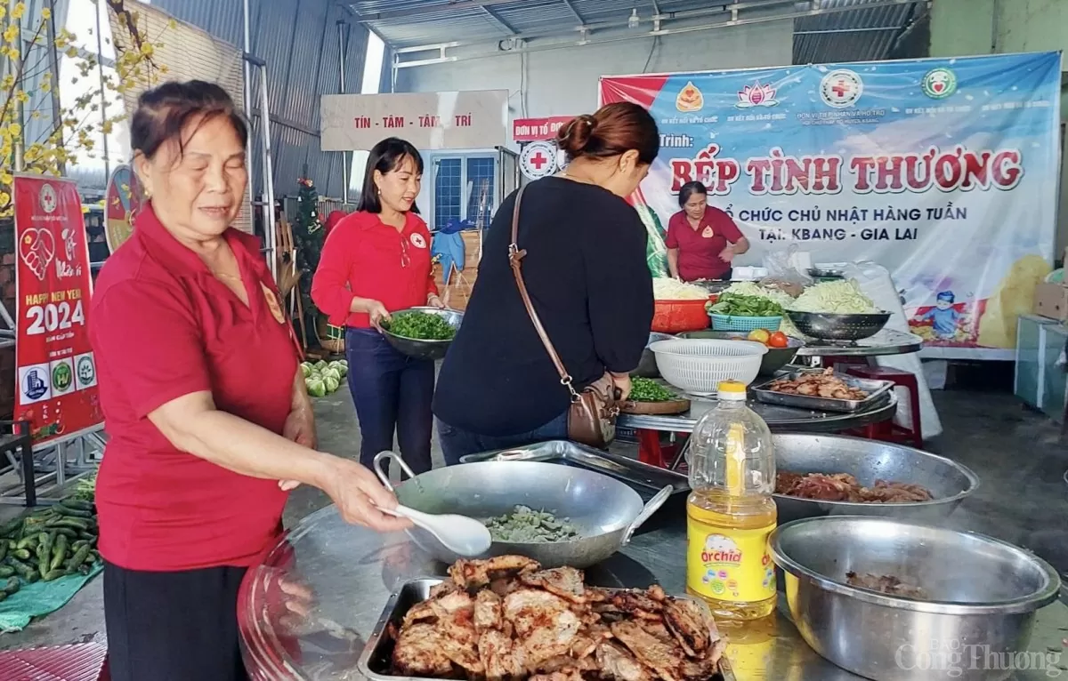 Gia Lai: Ấm lòng những suất cơm miễn phí đến với bệnh nhân nghèo