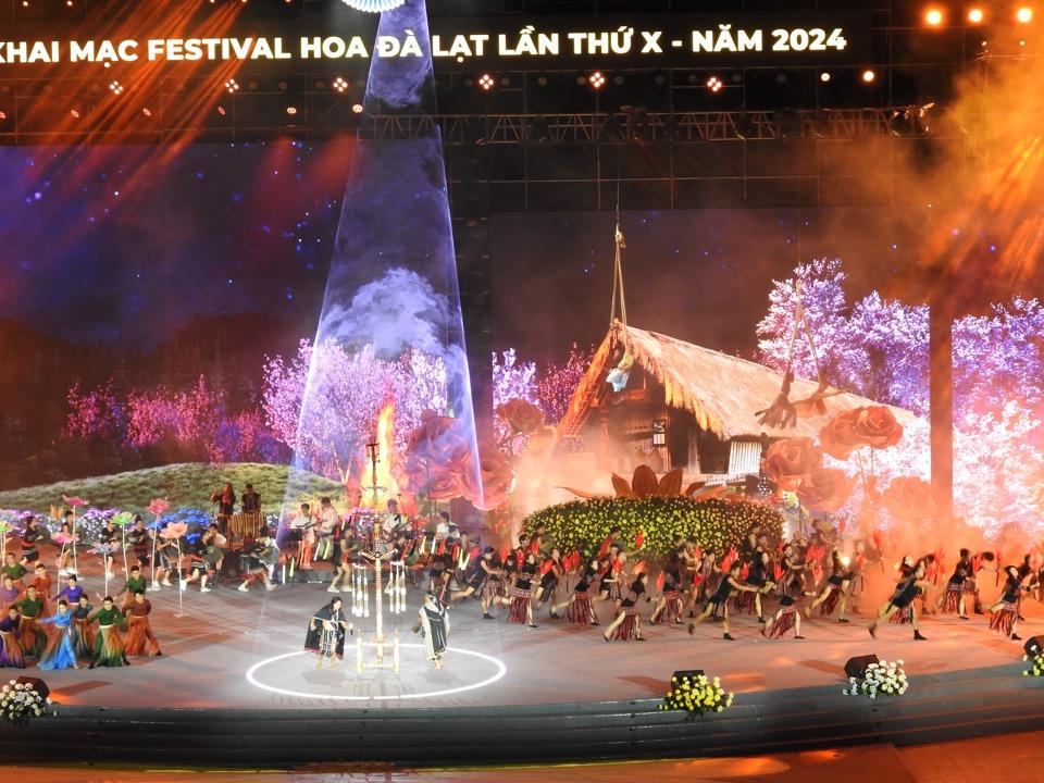 Khai mạc Festival hoa Đà Lạt lần thứ X- lung linh, đặc sắc và hoành tráng - Ảnh 3