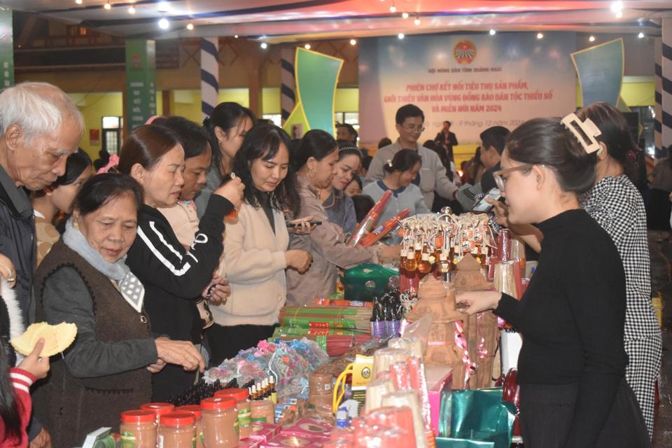 Các phiên chợ giúp đưa sản phẩm đến gần hơn với người tiêu dùng.