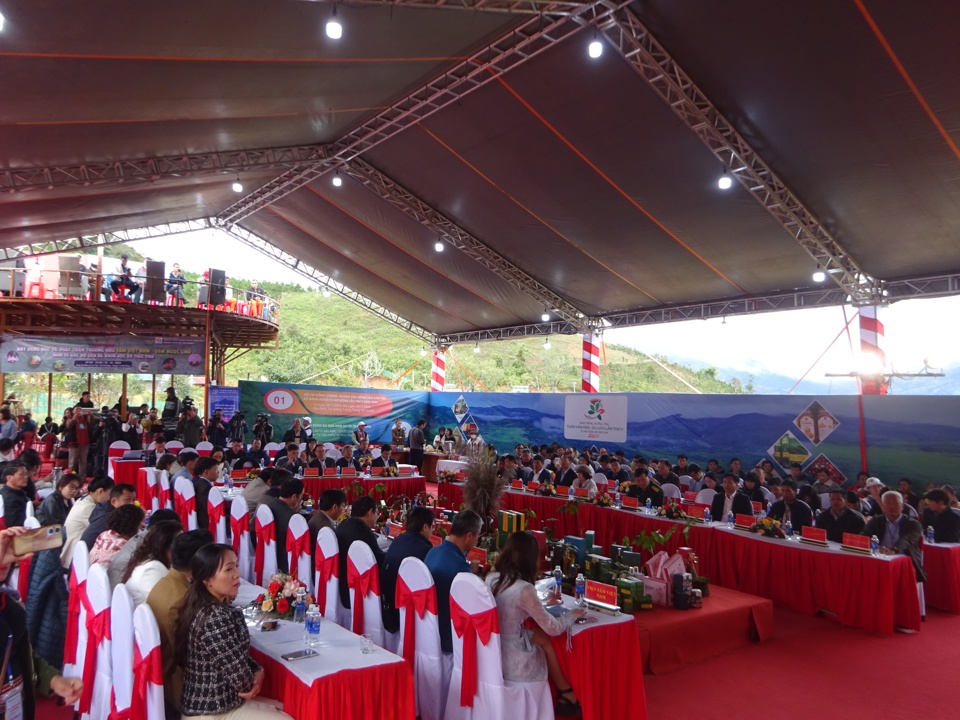 Đông đảo nhà khoa học, người quản lý, doanh nghiệp và người dân tham gia đóng góp ý kiến bảo vệ sâm Ngọc Linh.