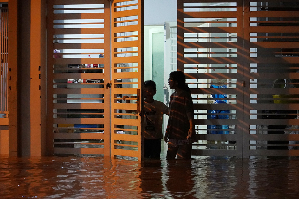 Nhiều ngôi nhà nước vào hơn 50 cm.