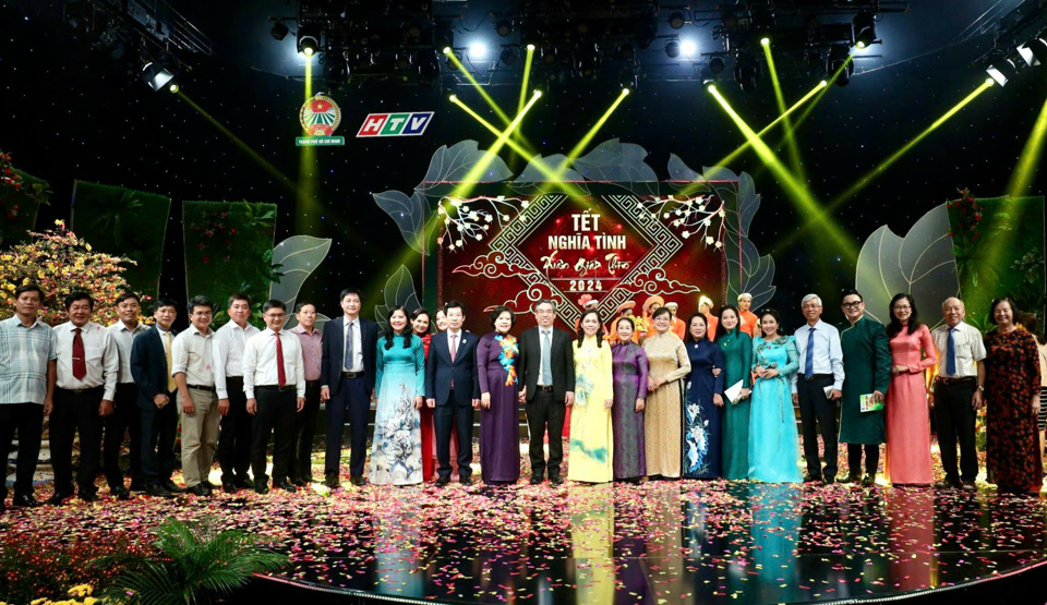 Lãnh đạo Thành ủy, UBND, Hội Nông dân TP Hồ Chí Minh tại chương trình “Tết nghĩa tình-Xuân Giáp Thìn 2024”. Ảnh tư liệu.