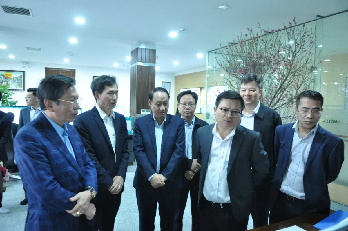 Ảnh Thứ trưởng Trương Thanh Hoài kiểm tra điện dịp Tết Ảnh Thứ trưởng Trương Thanh Hoài kiểm tra điện dịp Tết