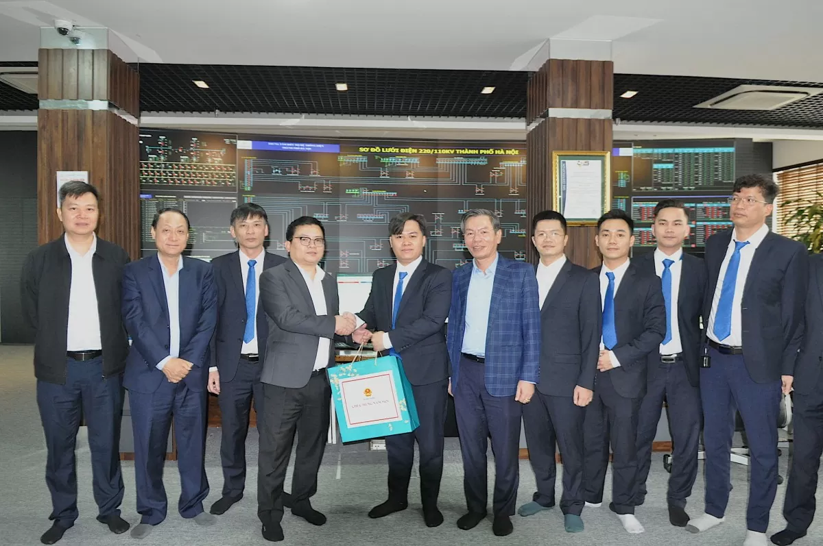 Ảnh Thứ trưởng Trương Thanh Hoài kiểm tra điện dịp Tết Ảnh Thứ trưởng Trương Thanh Hoài kiểm tra điện dịp Tết