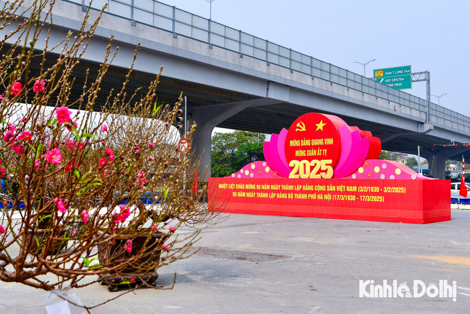 Công tác trang trí, tuyên truyền, cổ động trực quan được TP Hà Nội tổ chức trang trọng, thiết thực trên nhiều khu vực trung tâm TP.