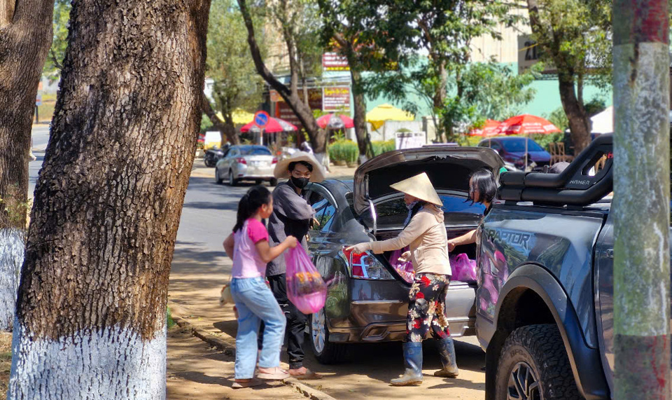 Sức mua hoa, cây cảnh thể hiện phần nào đời sống của người dân đã phục hồi tốt sau dịch bệnh.