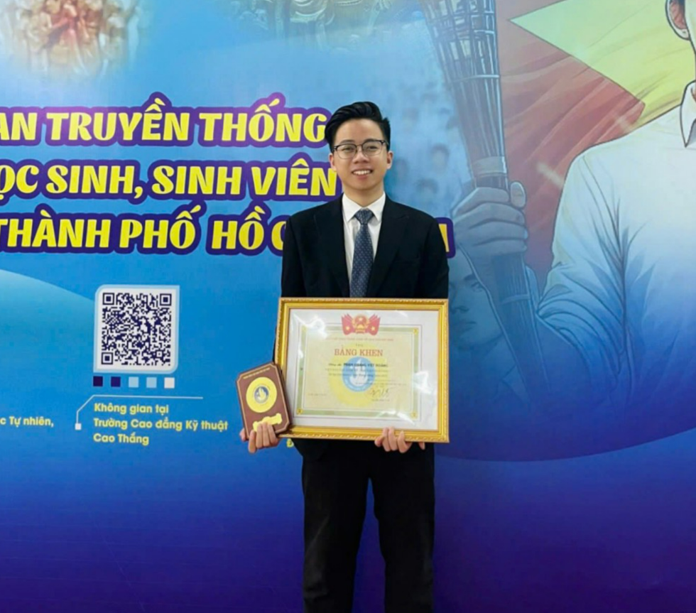 Việt Hoàng đạt nhiều thành tích trong học tập, hoạt động tình nguyện