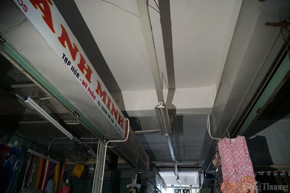 Công ty TNHH MTV Chợ Siêu thị Đà Nẵng đã cắt điện, nước của nhiều tiểu thương từ ngày 26/2 vì các tiểu thương không đồng ý đóng mức tiền thuê là 505.000 đồng/m2/tháng