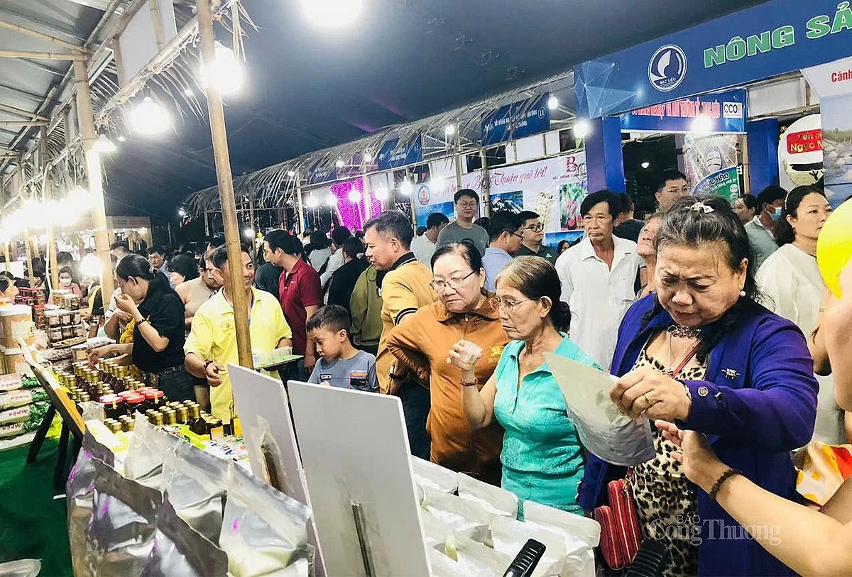 Không gian trưng bày muối, gia vị và sản phẩm ocop do Bộ Nông nghiệp và Môi trường giao Trung tâm Xúc tiến thương mại Nông nghiệp thực hiện. Ảnh Bùi Yến Không gian trưng bày muối, gia vị và sản phẩm ocop do Bộ Nông nghiệp và Môi trường giao Trung tâm Xúc tiến thương mại Nông nghiệp thực hiện. Ảnh Bùi Yến