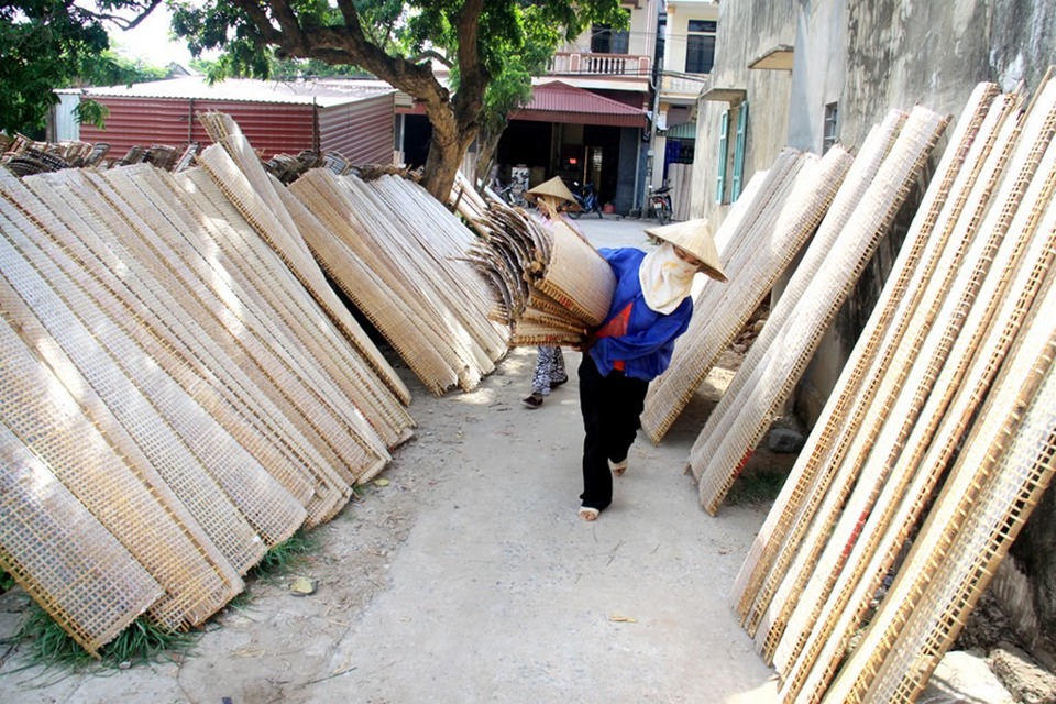 Bánh đa nem làng Chều nổi tiếng về chất lượng thơm ngon. Ảnh: hanamtourism