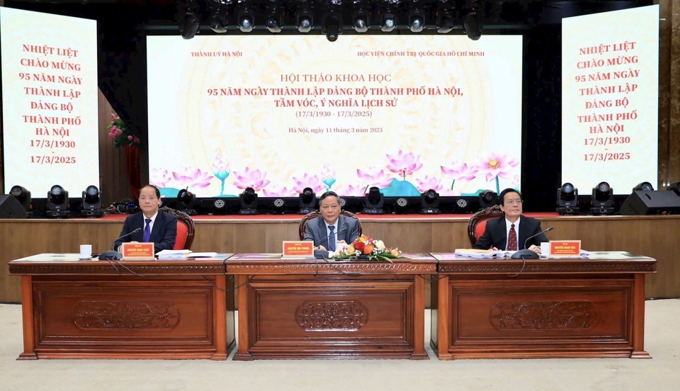 TS Nguyễn Văn Phong - Phó Bí thư Thường trực Thành ủy Hà Nội; PGS.TS Nguyễn Danh Tiên - Viện trưởng Viện Lịch sử Đảng (Học viện Chính trị Quốc gia Hồ Chí Minh) và Ủy viên Ban Thường vụ Thành ủy, Trưởng ban Tuyên giáo và Dân vận Thành ủy Hà Nội Nguyễn Doãn Toản chủ trì Hội thảo.