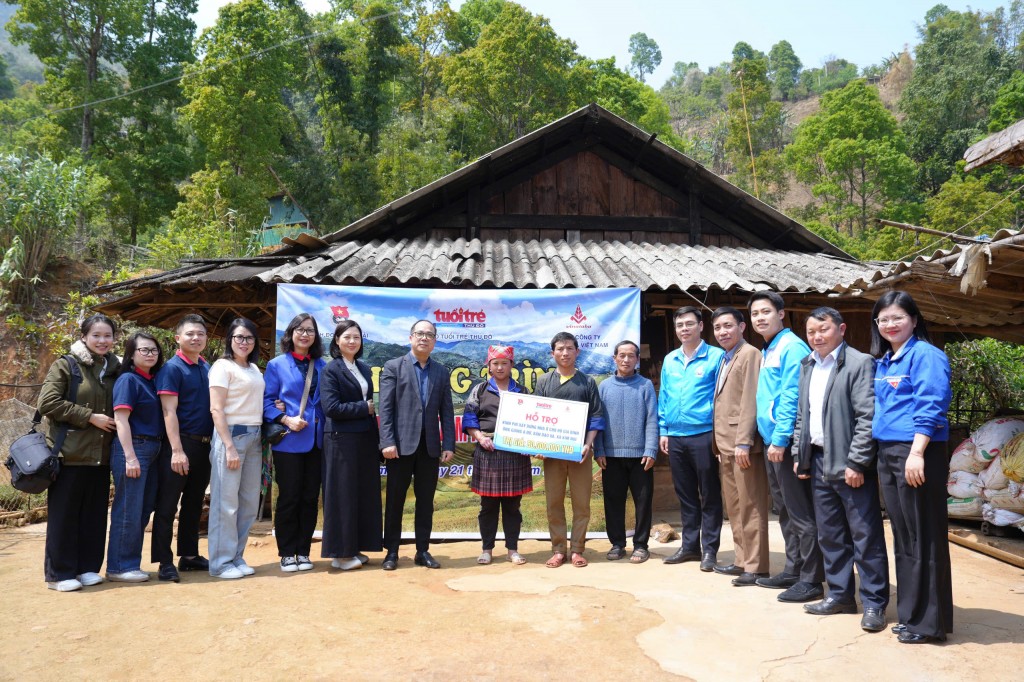 Trao yêu thương đến với học sinh, người dân nghèo vùng cao Yên Bái