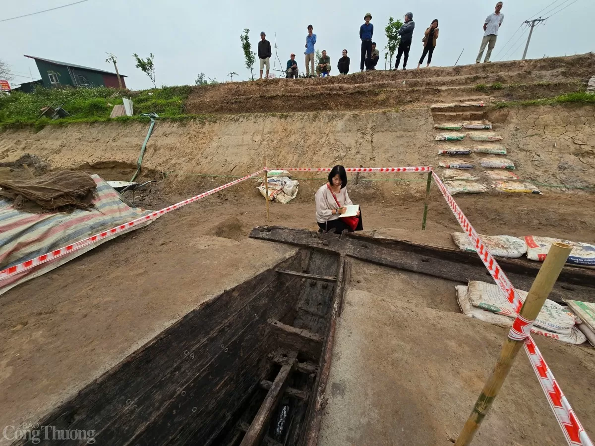 Thuyền cổ ở Bắc Ninh: Hai thuyền hay một? Thuyền cổ ở Bắc Ninh: Hai thuyền hay một?