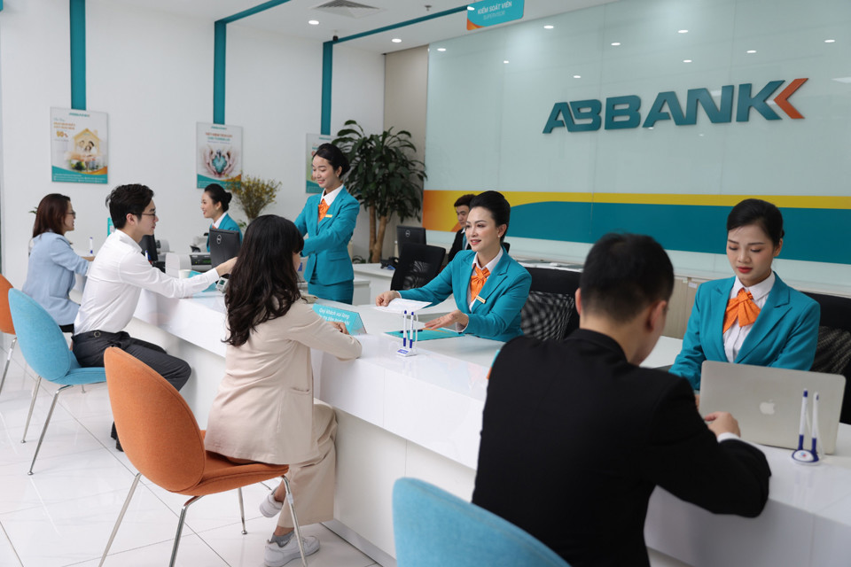 Với giá trị cốt lõi khách hàng là trọng tâm, ABBank luôn chú trọng triển khai và liên tục phát triển các sản phẩm tài chính linh hoạt, đa dạng. Ảnh: ABBank