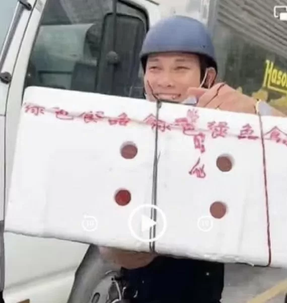 Vụ lòng se điếu: Lòng Chát mở cửa trở lại, nói không dùng hàng Trung Quốc